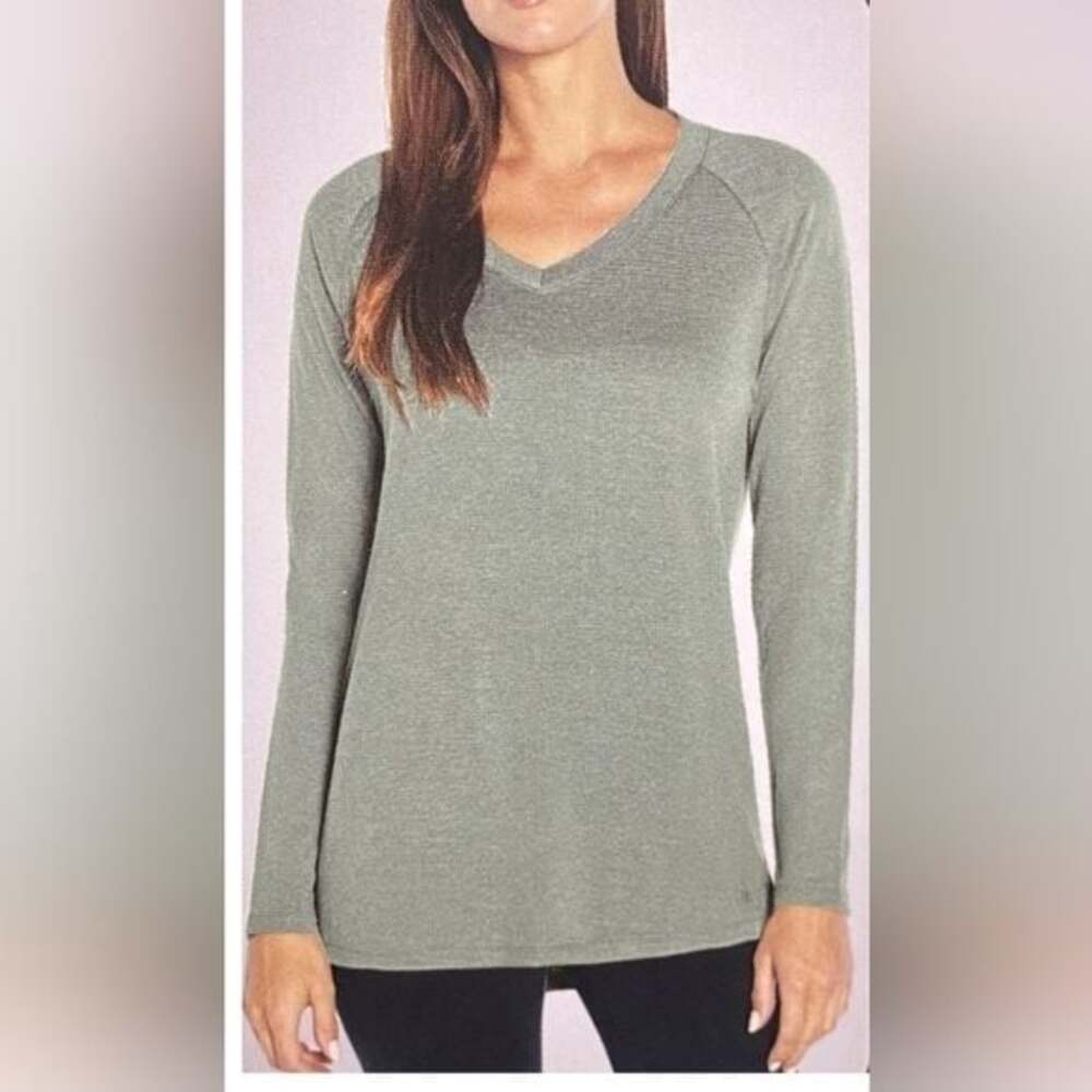 Banana Republic Women's Long Sleeve V-Neck Raglan Top in Sage Green
